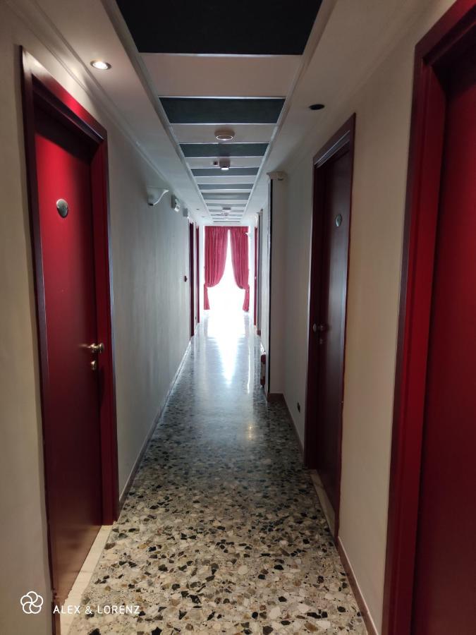 Alex & Lorenz Hotel トルヴァイアニカ エクステリア 写真