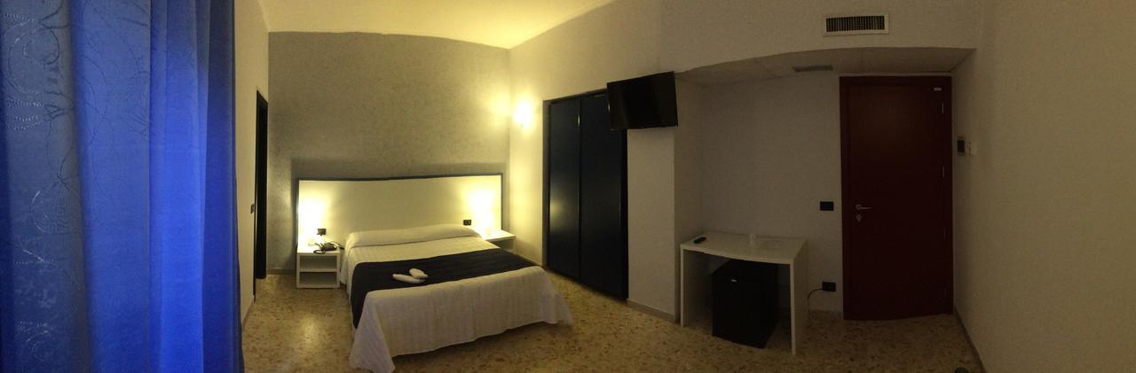 Alex & Lorenz Hotel トルヴァイアニカ エクステリア 写真